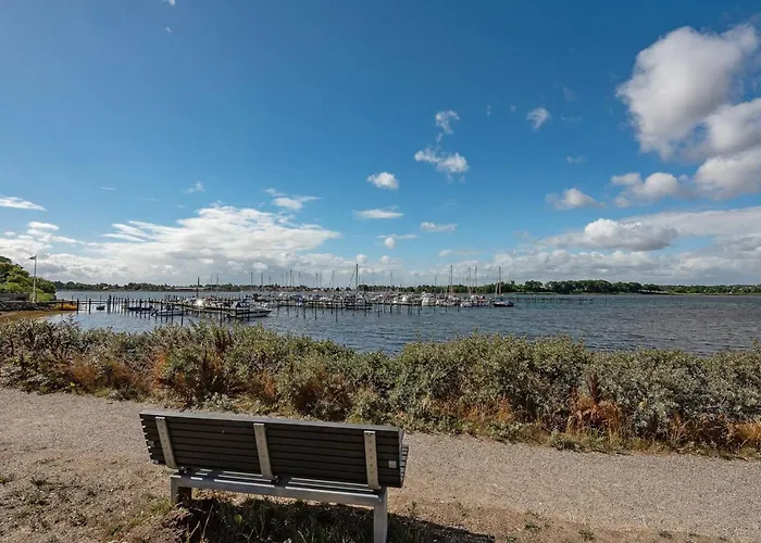 Nyaraló Fausta - 150m To The Fjord By Interhome